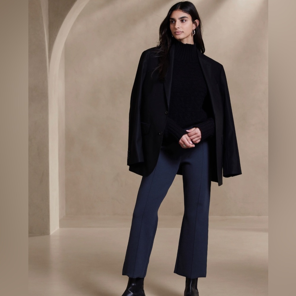 NWT! BANANA REPUBLIC NAVY MILANO FLARE CROPPED SWEATER PANTS - Multiple Sizes - Picture 1 of 8